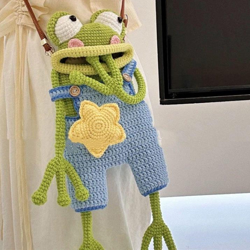 DIY virkad axelremsvÀska med stor grodmun